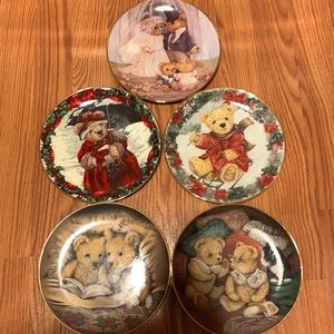 Teddy bear collector plates